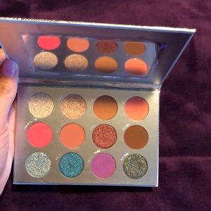Eyeshadow palette